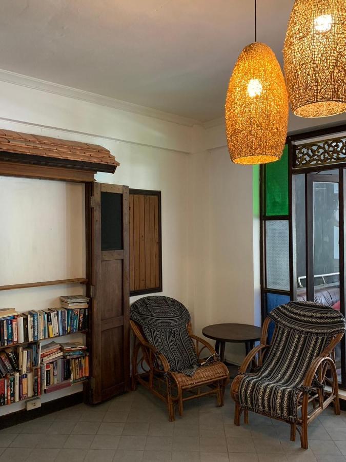 Revolution Hostel Chiang Mai Exterior photo